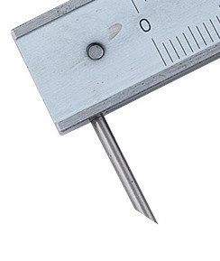 Hard metal tip for scriber with roll